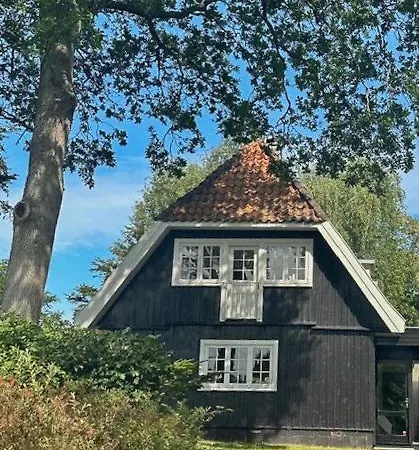 Дом отдыха Atmosphere In Forest-clad Setting At